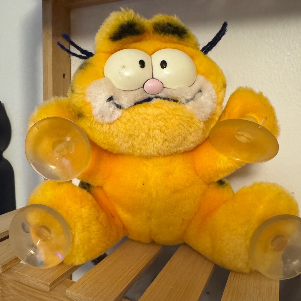 Vintage Garfield Attack Cat Window Cling 7”